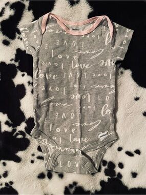 Gerber Love Infant / Baby Onesie Size 3-6 Months